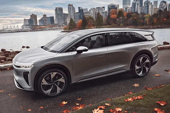 Lucid Gravity (2025) Specs, Range & Dimensions Front view 720 by 480 pixels