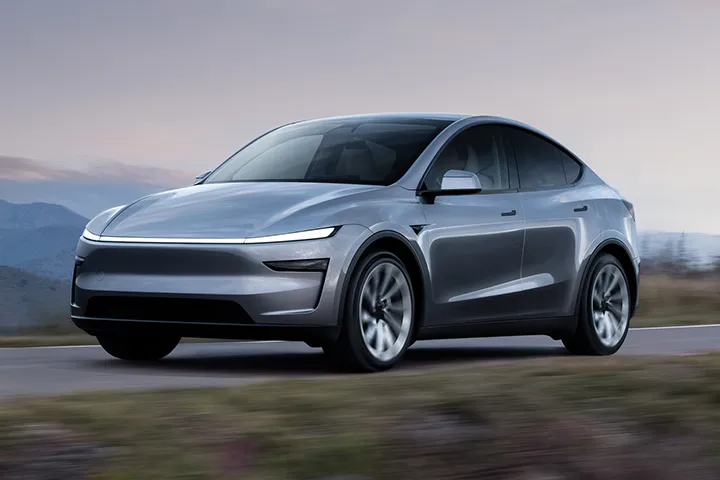 Front three‑quarter view of 2025 Tesla Model Y in Midnight Silver, dual‑motor AWD, extended range