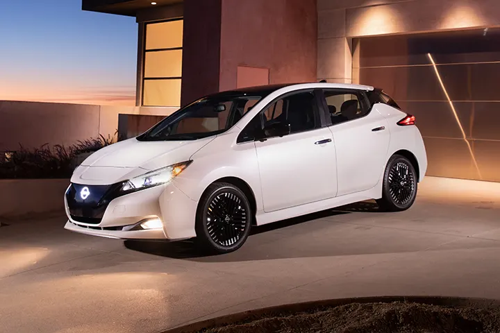 Nissan Leaf 40 kWh (ZE1) white front three-quarter view 2018 model year