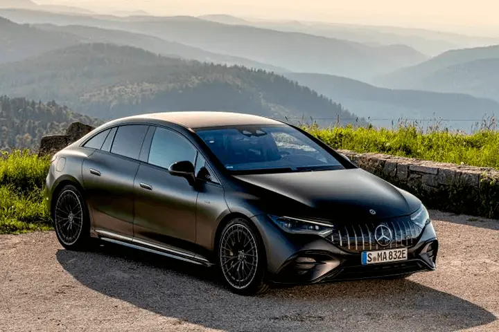 Mercedes‑Benz EQE front view electric sedan with LED headlights, aerodynamic grille, 90.6 kWh battery, 400‑V charging.