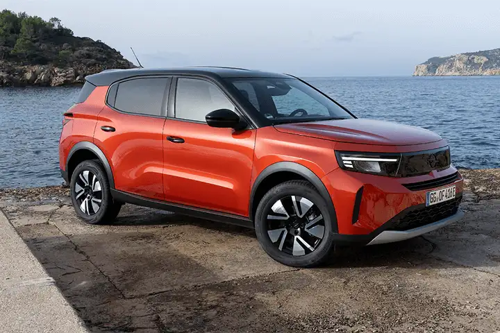 Front view of the Opel Frontera Electric SUV with Opel Vizor grille and LED headlights