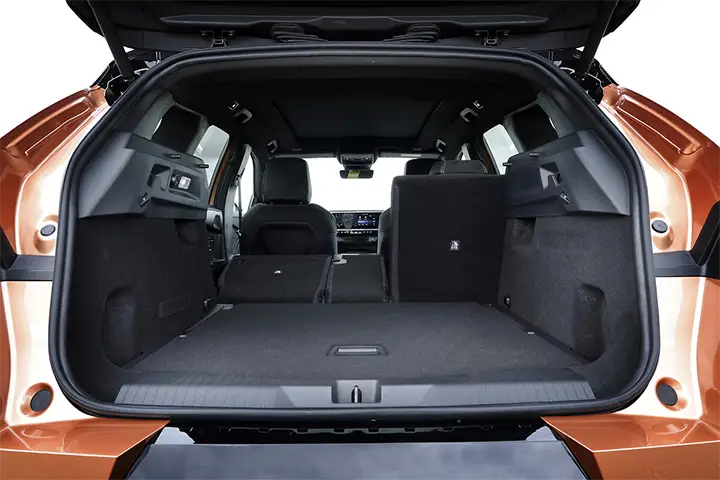 Opel Grandland Electric interior with screen and Intelli-Lux HD